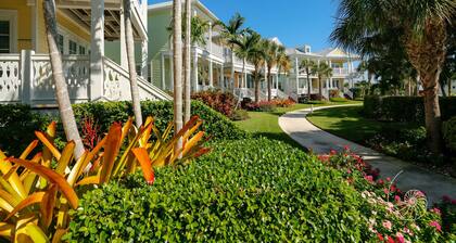 Oceanfront 4BR Retreat w/ Private 31' Boat Slip, Pool & Beach, gourmet kitchen