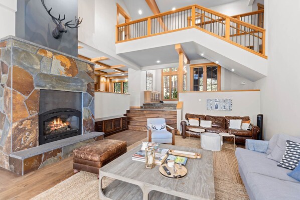 TV, fireplace, stereo - Stag's Rest - Luxury Lahontan 5BR w/ Private Hot Tub - Pet Friendly (Truckee)