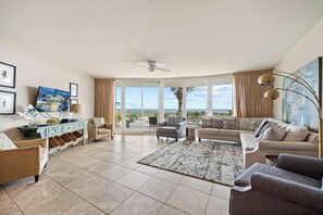 智能电视、DVD 播放器、乒乓球