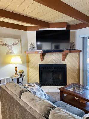 Smart TV, fireplace, books - Family Friendly Pines Condo-3b/2b (Pinetop-Lakeside)