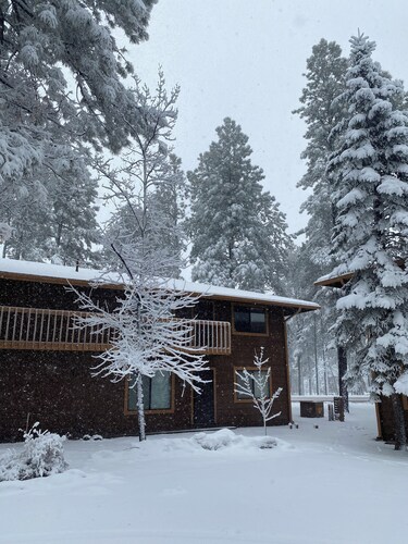 Family Friendly Pines Condo-3b/2b