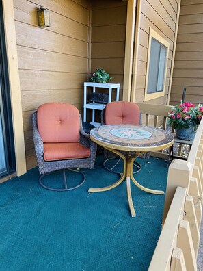 Outdoor dining - Family Friendly Pines Condo-3b/2b (Pinetop-Lakeside)