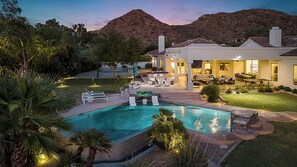 A pool area with lounge chairs and a hot tub, surrounded by a well-maintained lawn and palm trees. - Manor Retreat - Pool, Spa & Pickleball Villa in Paradise Valley (Paradise Valley)