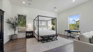 6 bedrooms, desk, iron/ironing board, travel cot