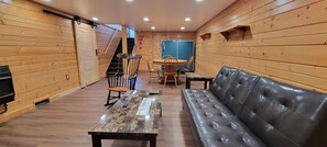 Interior - Immaculate home close to MSU, hospitals & downtown! (Lansing)