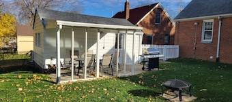 Immaculate home close to MSU, hospitals & downtown!