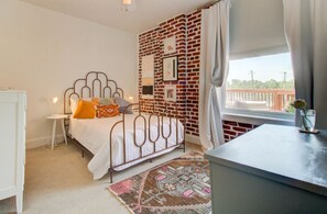 2 habitaciones, escritorio, tabla de planchar con plancha y wifi gratis