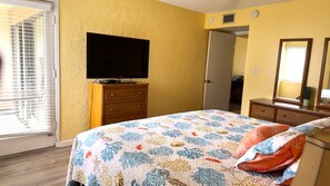 3 bedrooms, in-room safe, iron/ironing board, travel cot