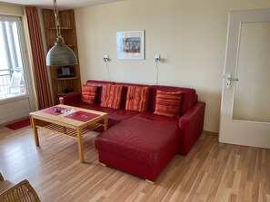 TV, DVD player, stereo - Vacation apartment Lolland with 2 balconies and sea view in the Nordland Apartments - (Wyk auf Föhr)