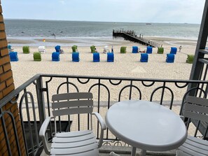 Outdoor dining - Vacation apartment Lolland with 2 balconies and sea view in the Nordland Apartments - (Wyk auf Föhr)