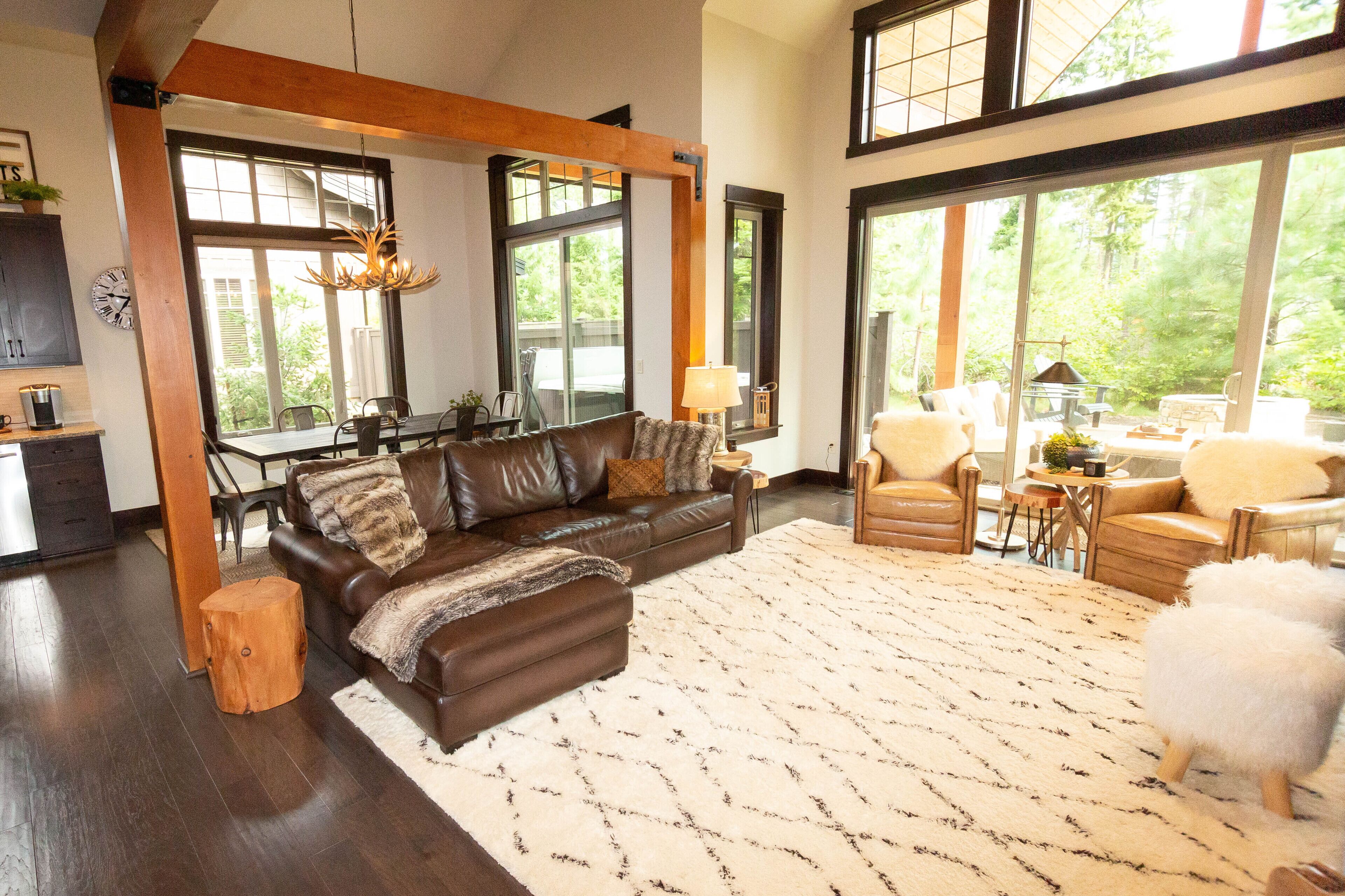 تلفزيون ذكي، مدفأة، مشغل دي في دي، كرة قدم الطاولة