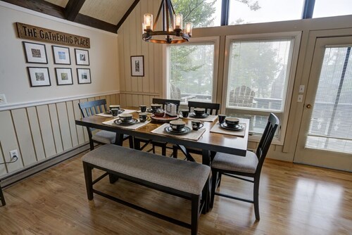 Cozy Beech Mountain getaway for the whole family
