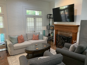 Smart TV, fireplace