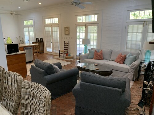 Private oasis on the grounds of Historic Ravenna Antebellum Mansion