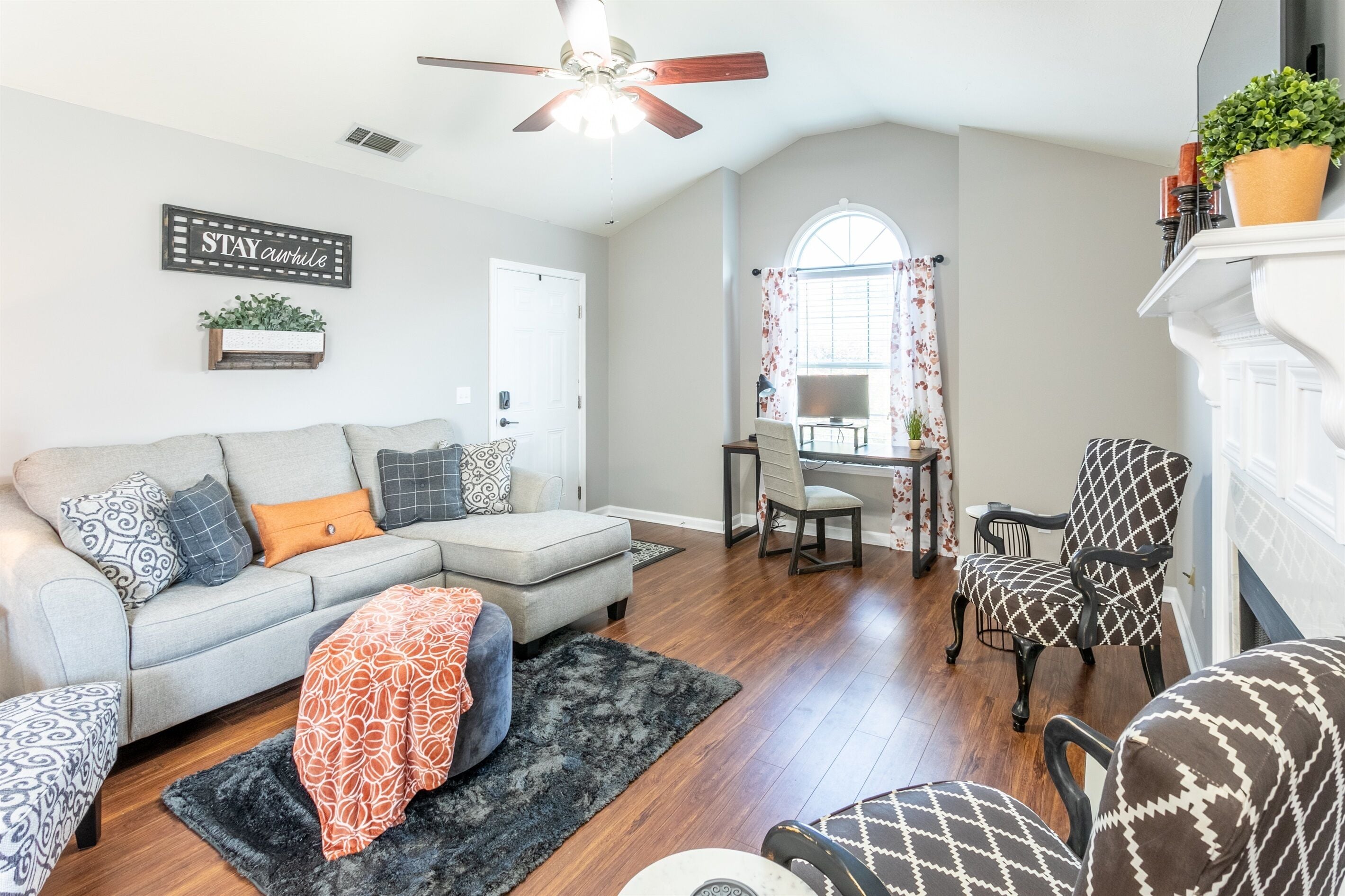 Clean+Cozy+Close to Airport/Rez/Dogwood Ctr!