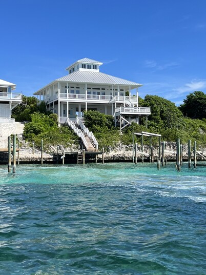 Large waterfront Home on Lubbers with Private Boat Dock