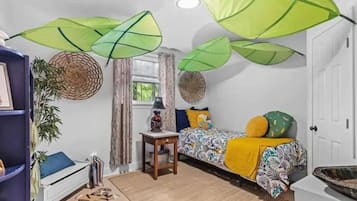 6 bedrooms, WiFi, bed sheets