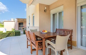 تناول الطعام بالخارج