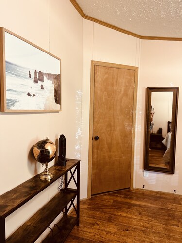 Adorable 3 Bedroom Walking Distance to Stadium & Campus