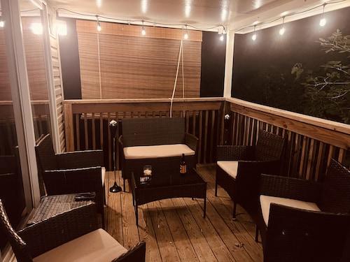 Adorable 3 Bedroom Walking Distance to Stadium & Campus