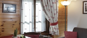 Maison Maquignaz - welcoming family home with terrace and boot-warmer