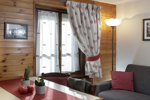 Maison Maquignaz - welcoming family home with terrace and boot-warmer