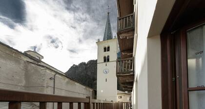 Maison Maquignaz - welcoming family home with terrace and boot-warmer