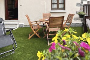 Outdoor dining - Maison Maquignaz - welcoming family home with terrace and boot-warmer (Valtournenche)