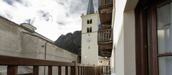 Maison Maquignaz - welcoming family home with terrace and boot-warmer
