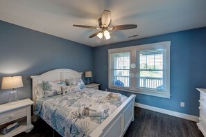 4 bedrooms, iron/ironing board, free WiFi, bed sheets - New construction home short walk to the beach! (Avon)