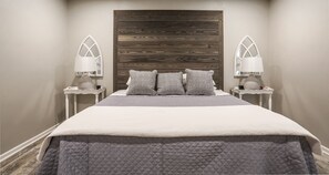 4 chambres, bureau, fer et planche à repasser, lit parapluie