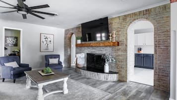 Smart TV, lareira, escritórios