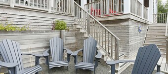 Otterly Relaxed in Seabrook, WA - large deck with private hot tub & firepit