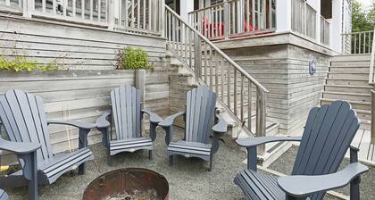 Otterly Relaxed in Seabrook, WA - large deck with private hot tub & firepit