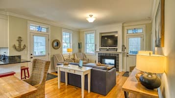 Smart-tv, pejs, videospil, dvd-afspiller