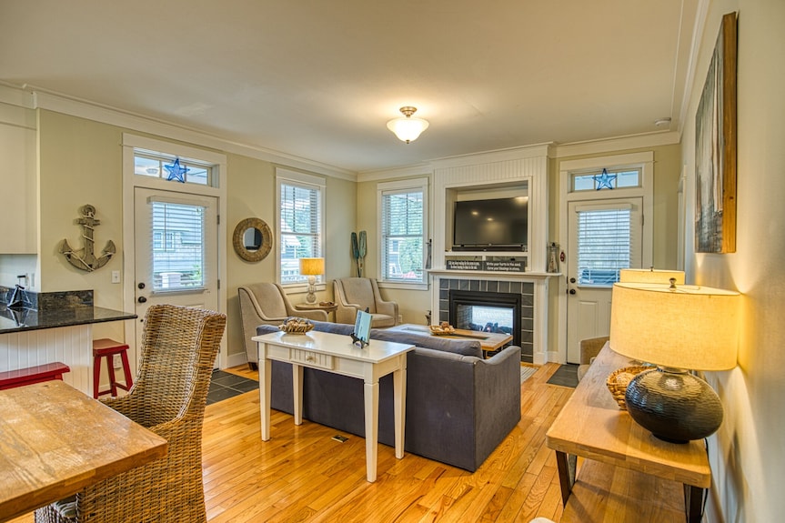 Otterly Relaxed In Seabrook, Wa - Large Deck With Private Hot Tub & Firepit - Pacific Beach, WA