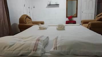 1 quarto, escrivaninha, Wi-Fi de cortesia, roupa de cama