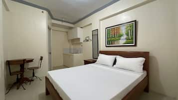 Basic Studio | Desk, bed sheets