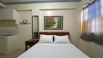 Basic Studio | Desk, bed sheets