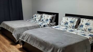 3 bedrooms, iron/ironing board, WiFi, bed sheets