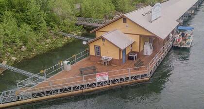 Cozy Family Condo with Marina In Branson MO