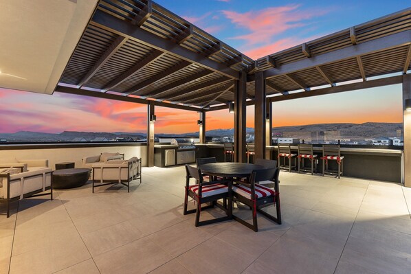 Townhome, 4 Bedrooms | Outdoor dining