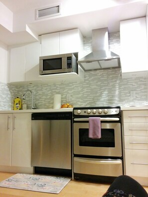 Private kitchen - A Studio Unit at Midtown Subway Station (Toronto)