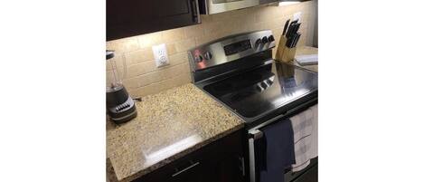 冰箱、微波炉、烤箱、炉灶