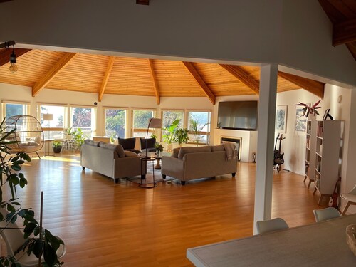 Unique and Stunning 3 Bedroom Home with Ocean View