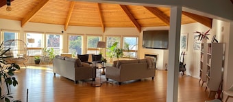 Unique and Stunning 3 Bedroom Home with Ocean View