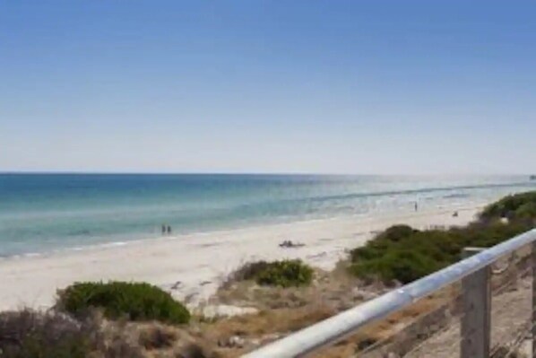 Beach - Beach Retreat -$0 for more than 1 guest! (Henley Beach)