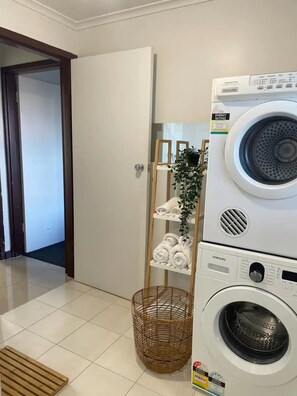 Interior - Beach Retreat -$0 for more than 1 guest! (Henley Beach)