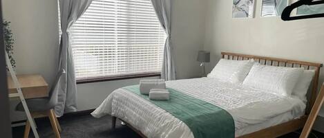 2 Schlafzimmer, Schreibtisch, Bügeleisen/Bügelbrett, kostenloses WLAN