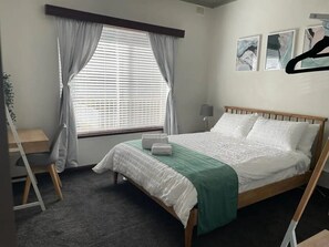 2 Schlafzimmer, Schreibtisch, Bügeleisen/Bügelbrett, kostenloses WLAN